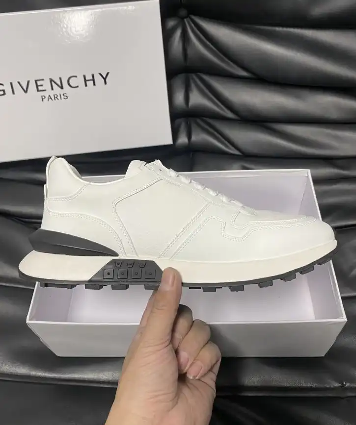 hype Givenchy Sneakers