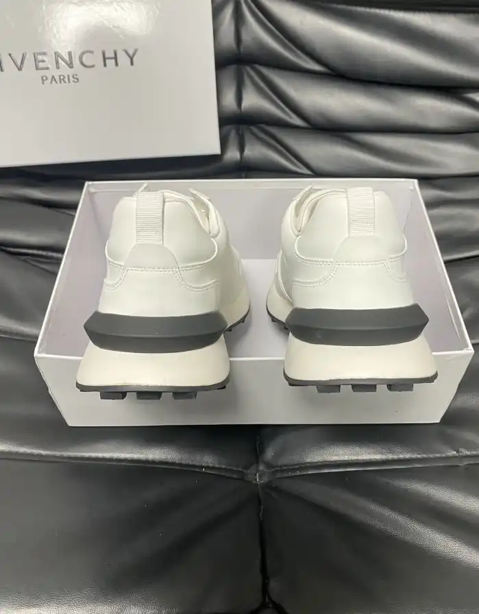 hype Givenchy Sneakers