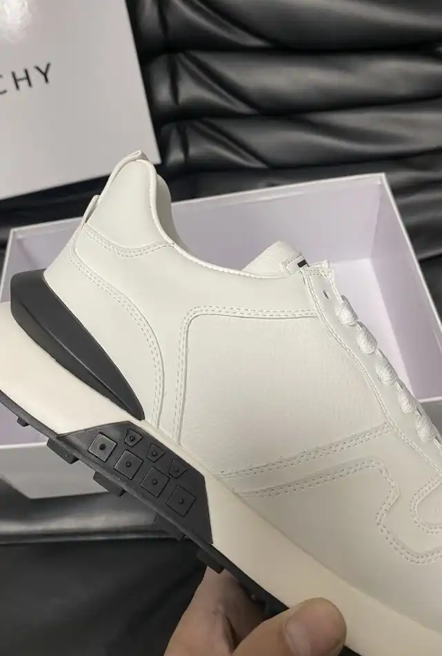 hype Givenchy Sneakers