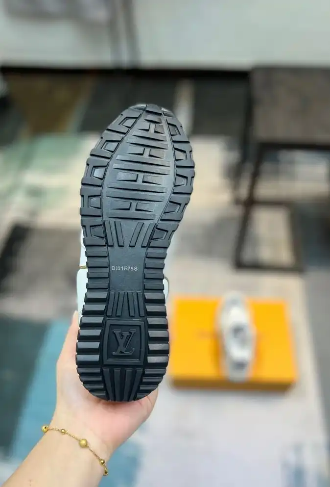 hype Louis Vuitton Sneakers