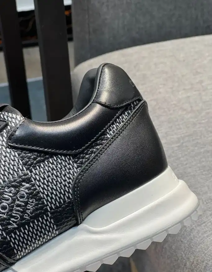 hype Louis Vuitton Sneakers