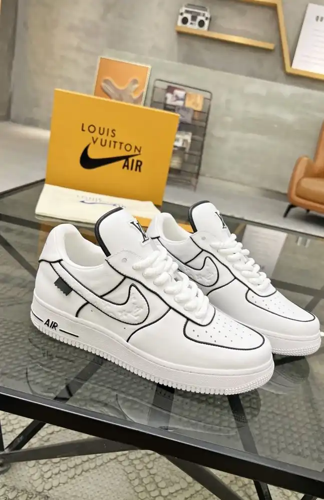 hype Louis Vuitton Sneakers