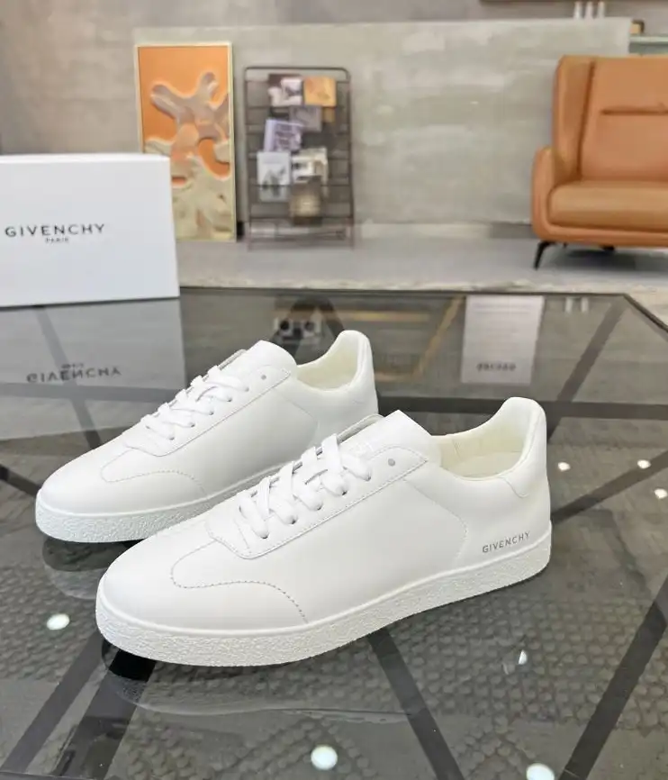 hype Givenchy Sneakers