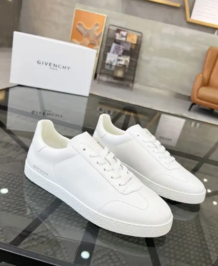 hype Givenchy Sneakers