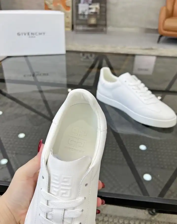 hype Givenchy Sneakers