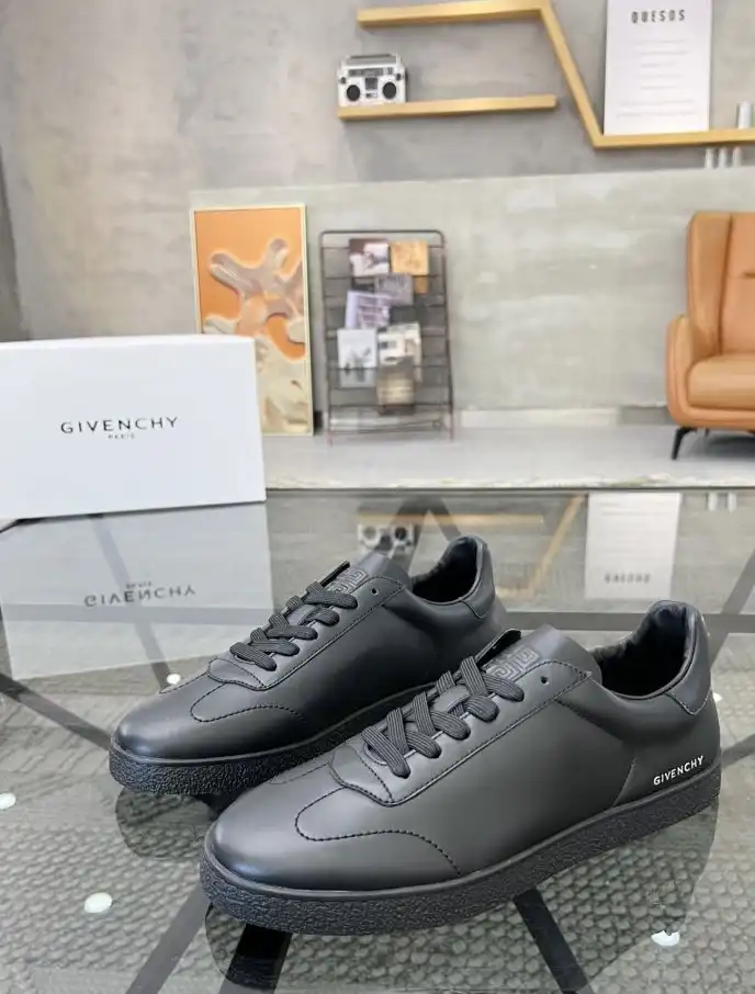 hype Givenchy Sneakers