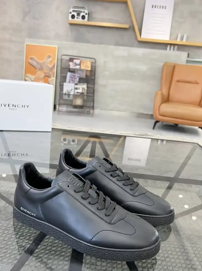 hype Givenchy Sneakers