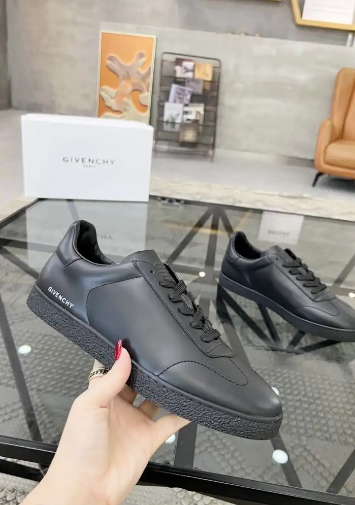 hype Givenchy Sneakers