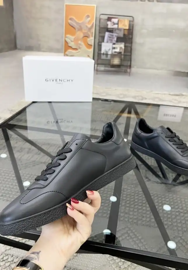 hype Givenchy Sneakers