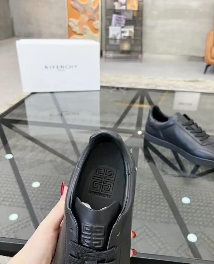 hype Givenchy Sneakers