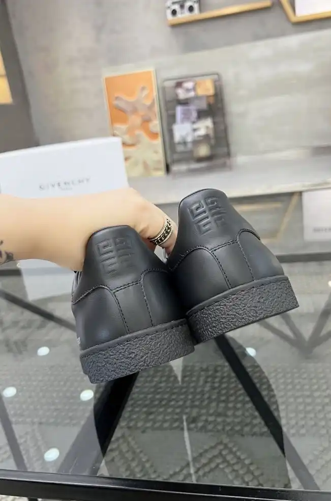 hype Givenchy Sneakers