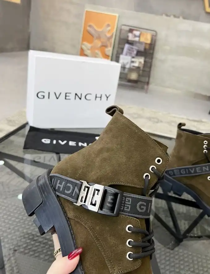 hype Givenchy Boots