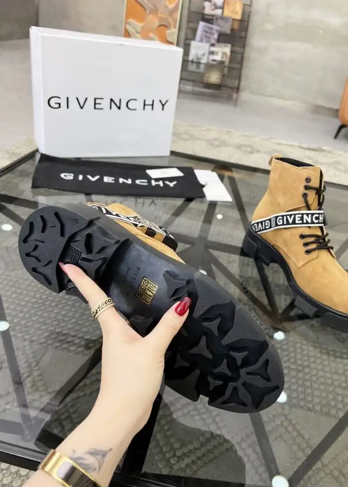 hype Givenchy Boots