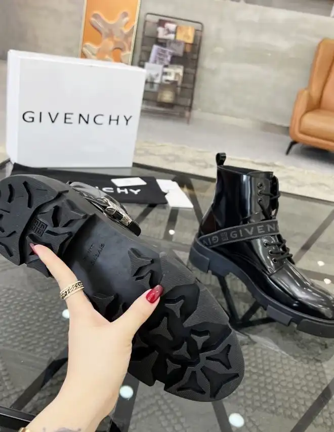 hype Givenchy Boots