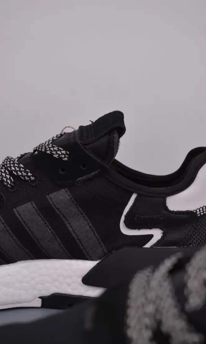 hype Adidas Sneakers