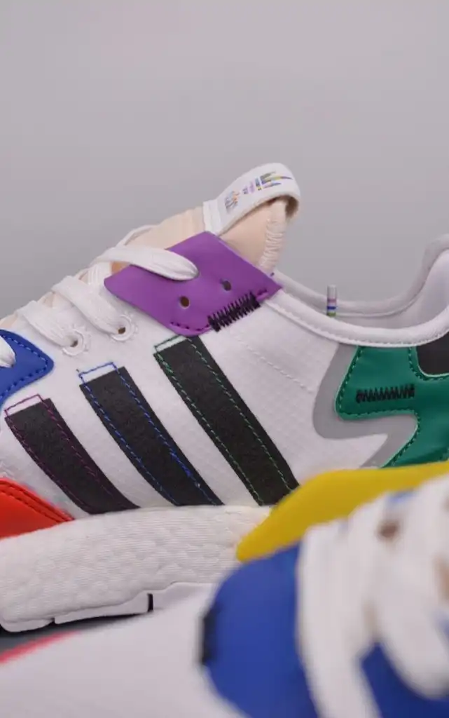 hype Adidas Sneakers