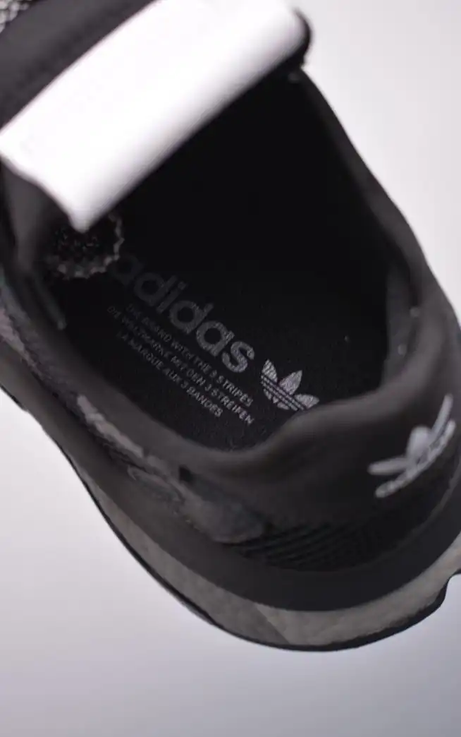 hype Adidas Sneakers