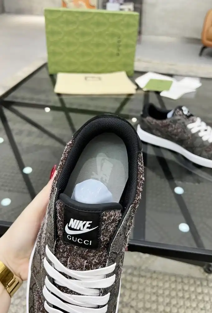 hype Louis Vuitton Sneakers