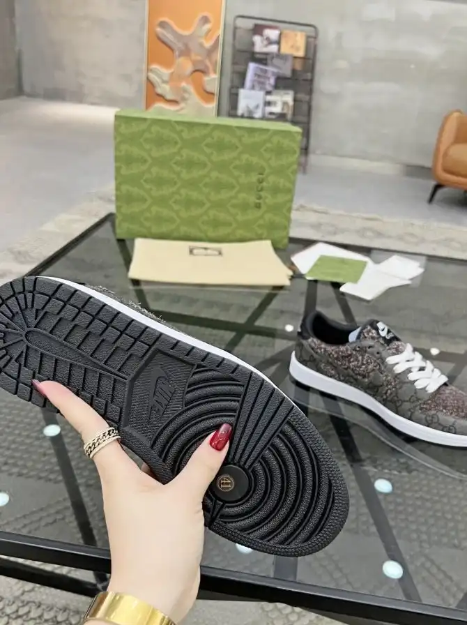 hype Louis Vuitton Sneakers