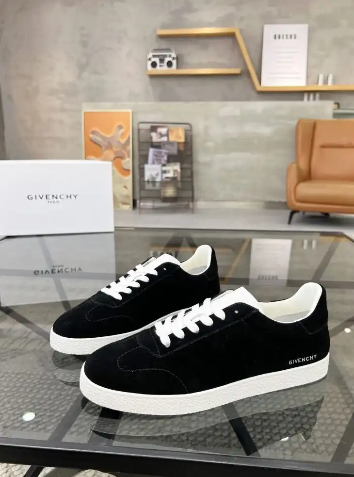 hype Givenchy Sneakers