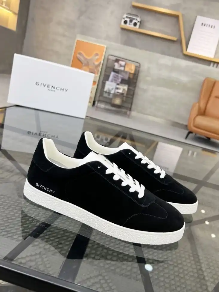 hype Givenchy Sneakers