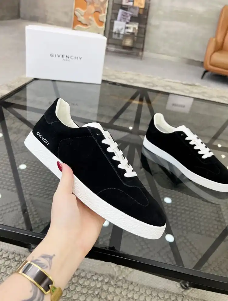 hype Givenchy Sneakers