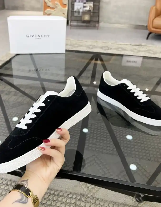 hype Givenchy Sneakers