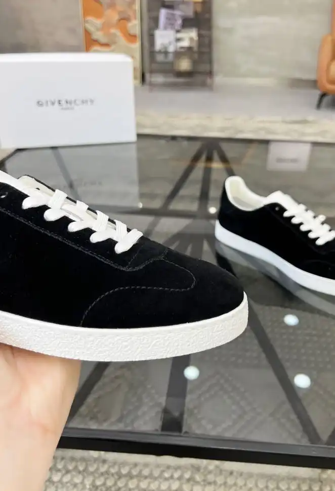 hype Givenchy Sneakers