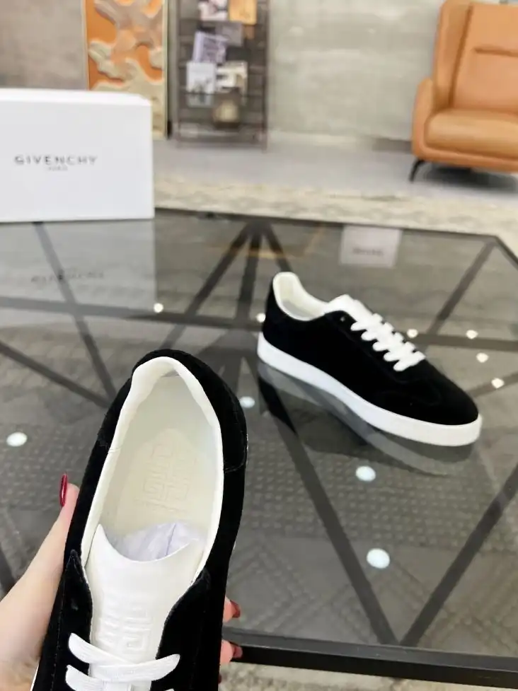 hype Givenchy Sneakers