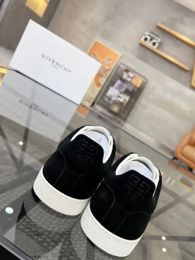 hype Givenchy Sneakers