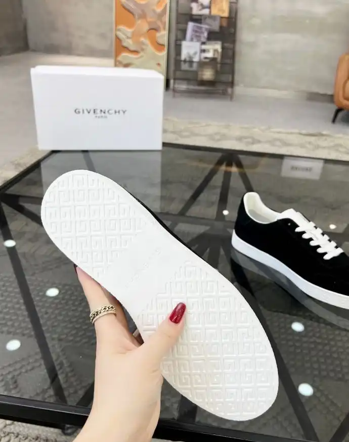 hype Givenchy Sneakers