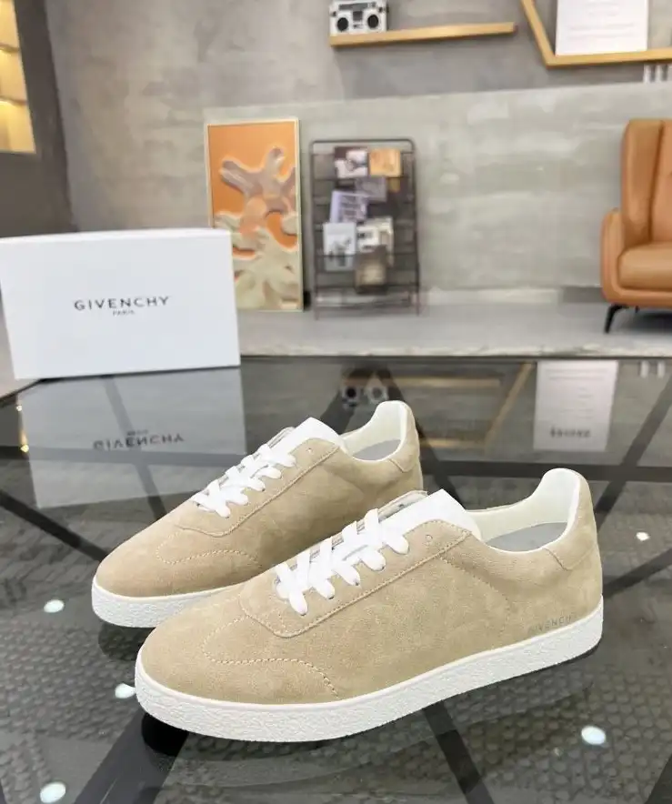 hype Givenchy Sneakers