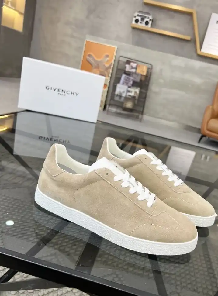 hype Givenchy Sneakers