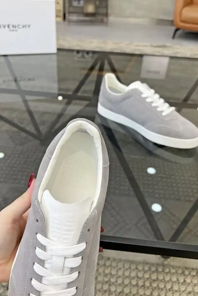 hype Givenchy Sneakers