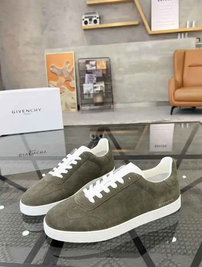 hype Givenchy Sneakers