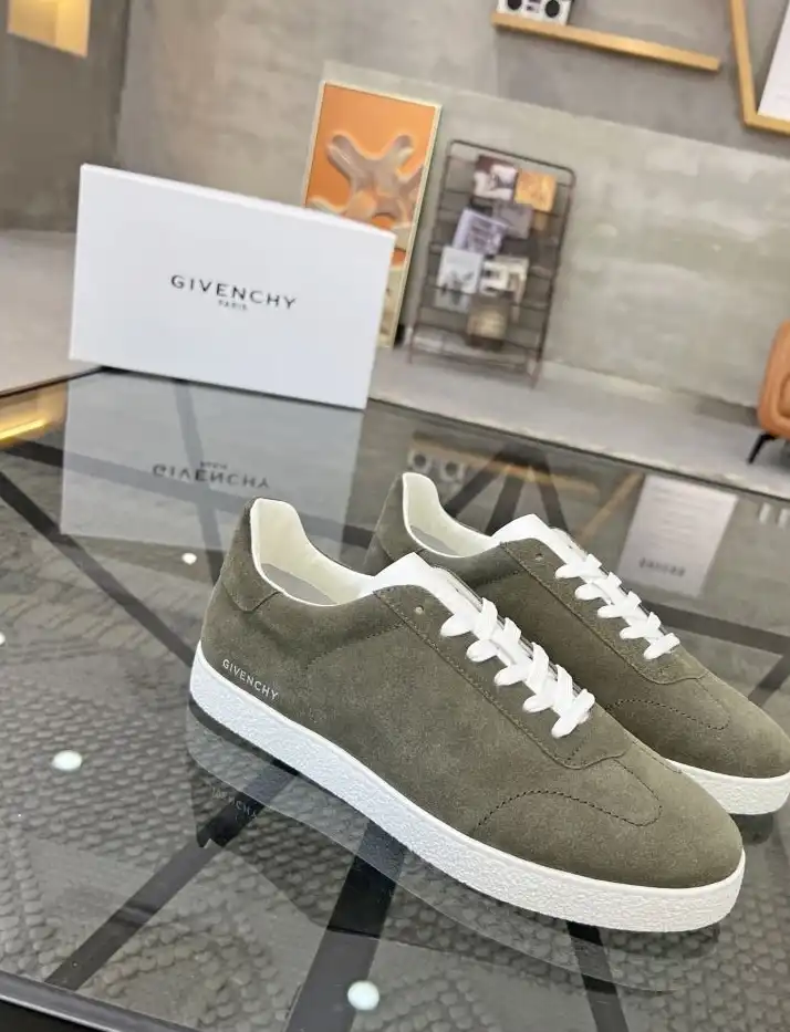 hype Givenchy Sneakers