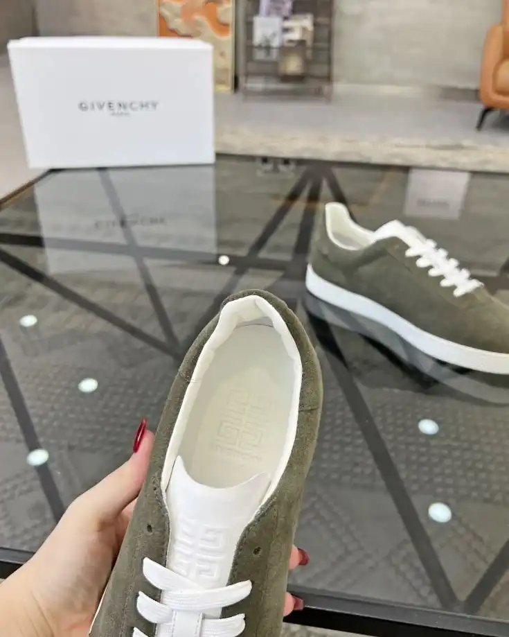 hype Givenchy Sneakers