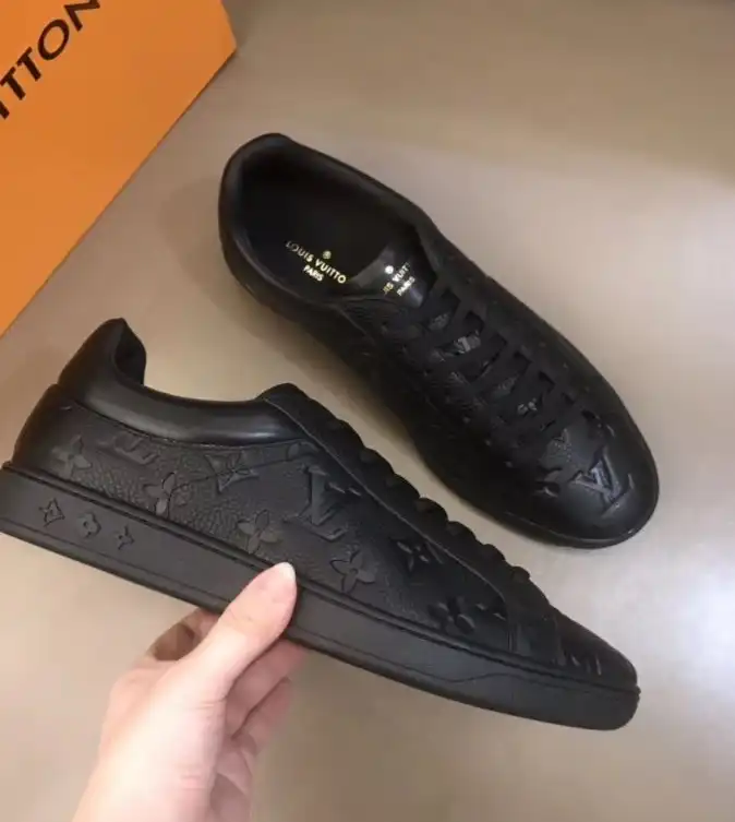 hype Louis Vuitton Sneakers