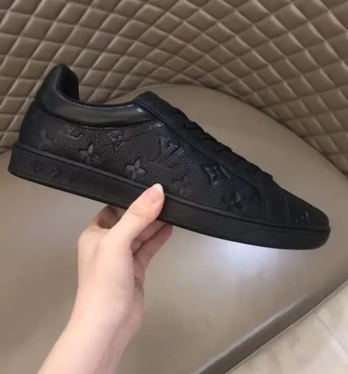 hype Louis Vuitton Sneakers