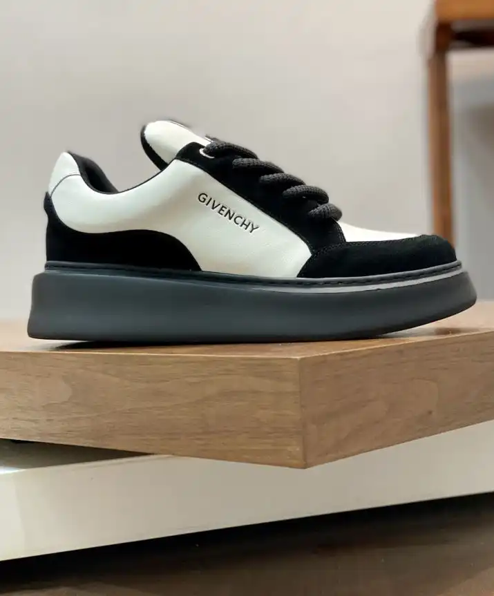 hype Givenchy Sneakers