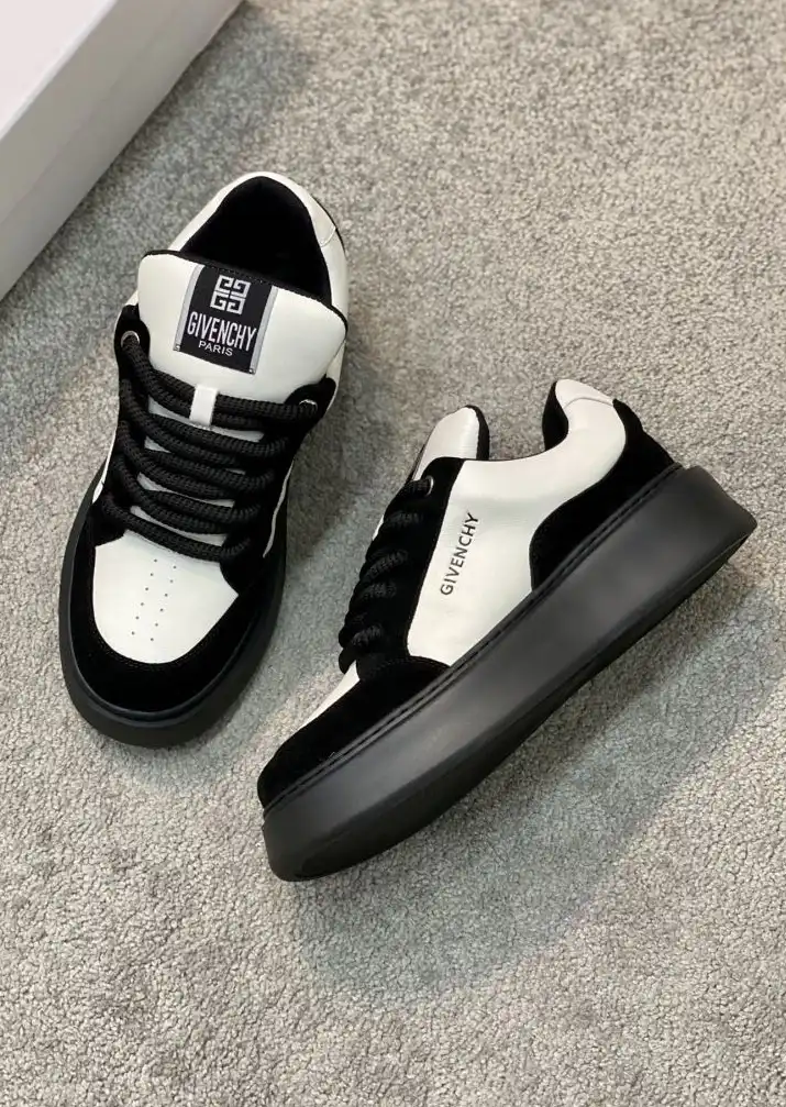 hype Givenchy Sneakers