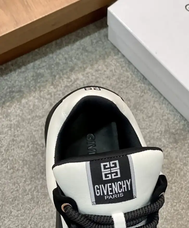 hype Givenchy Sneakers