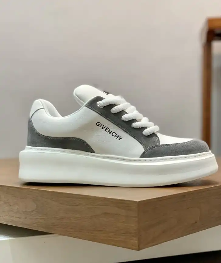 hype Givenchy Sneakers