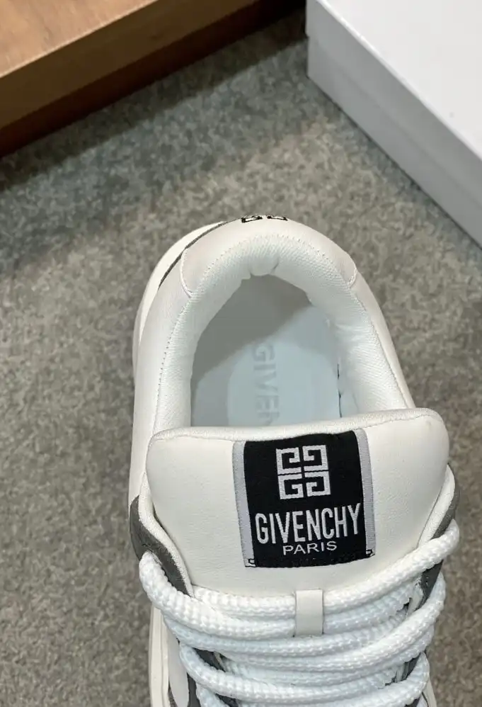 hype Givenchy Sneakers