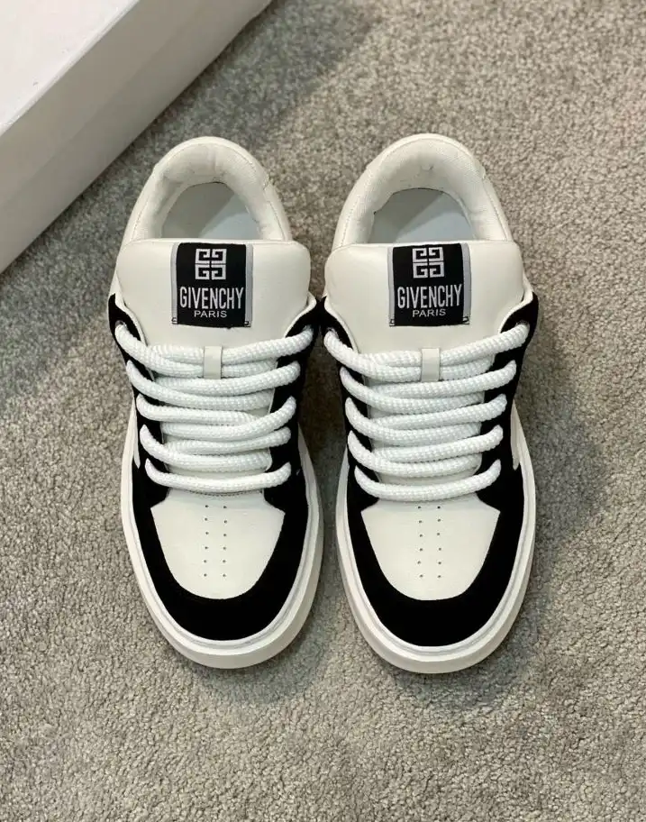 hype Givenchy Sneakers