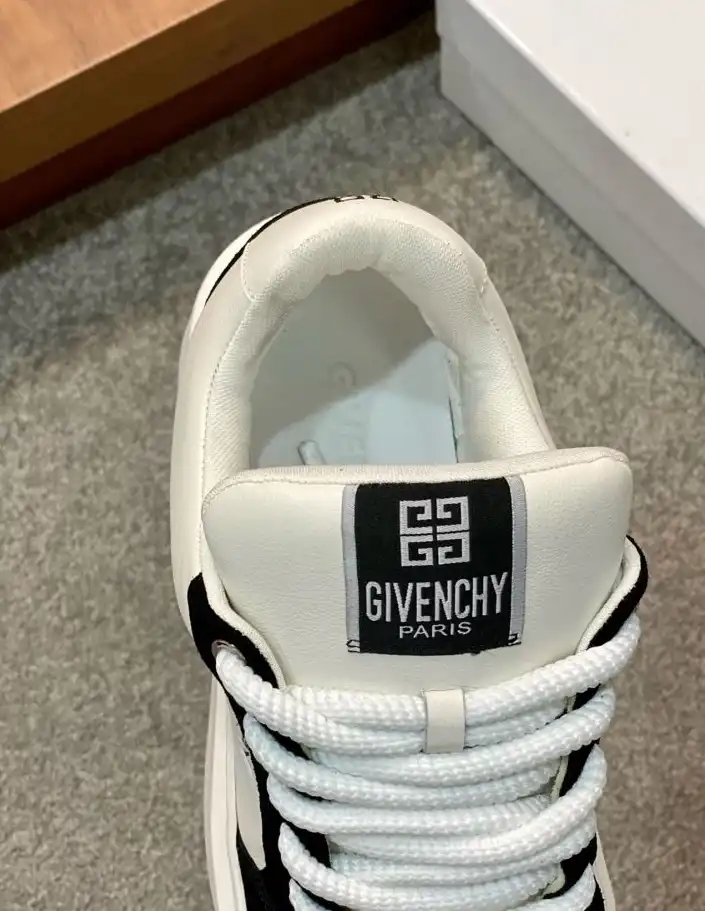 hype Givenchy Sneakers