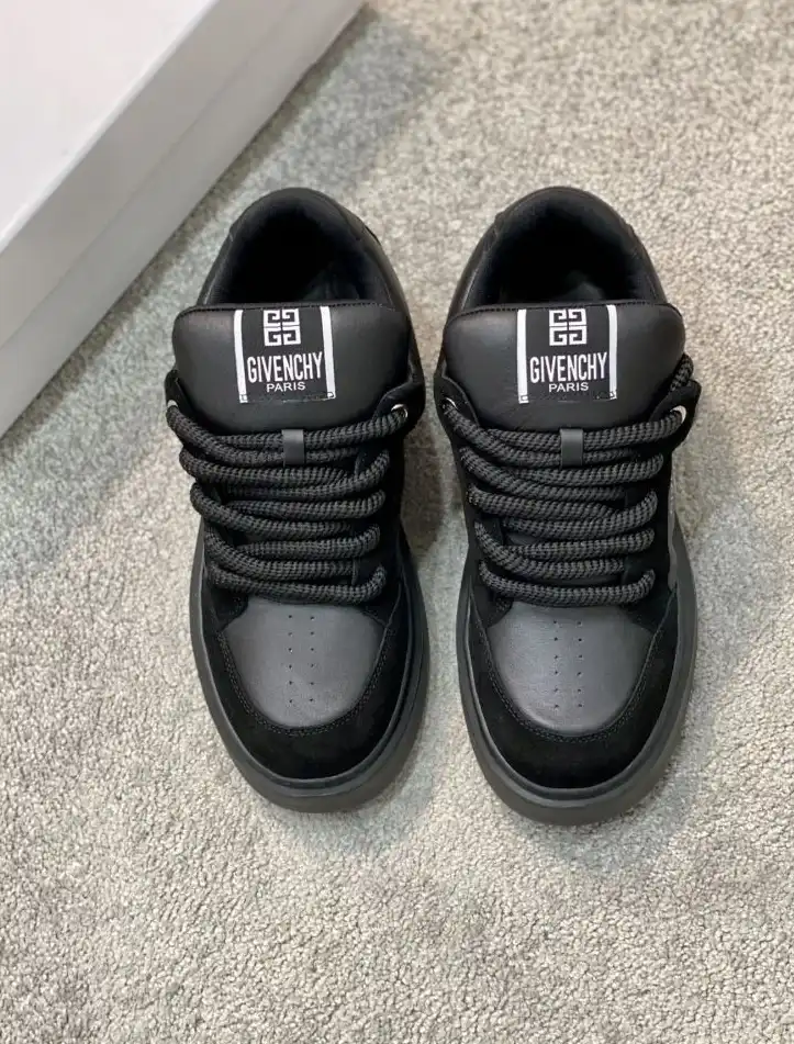 hype Givenchy Sneakers