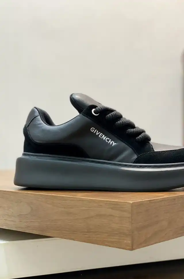 hype Givenchy Sneakers