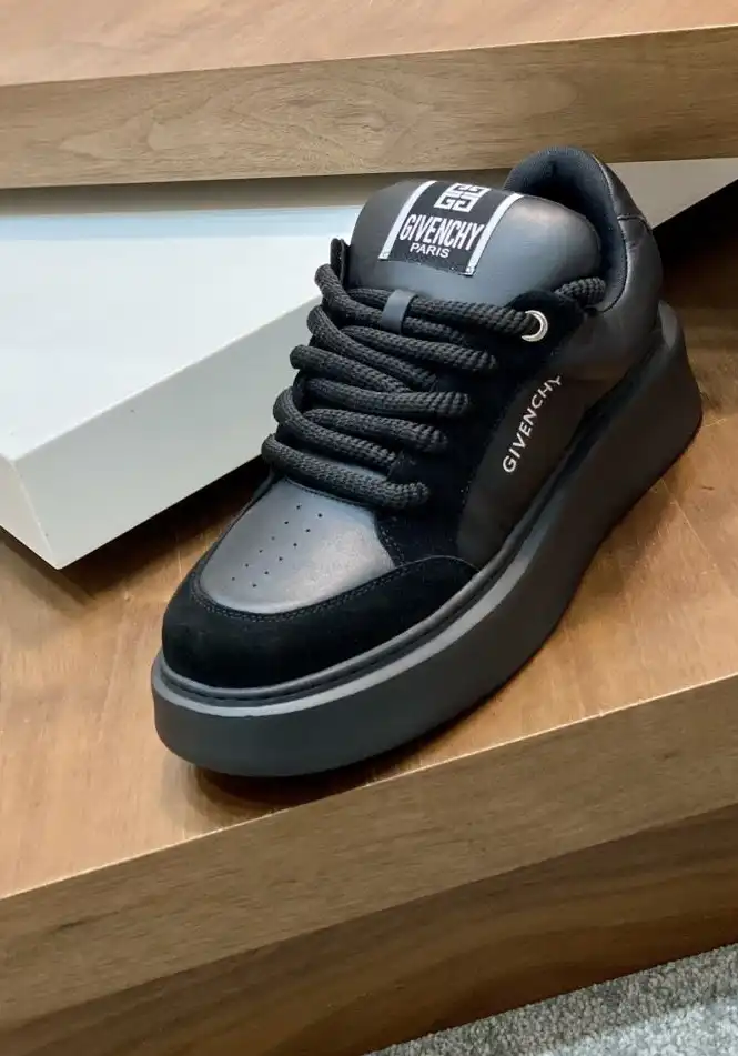 hype Givenchy Sneakers