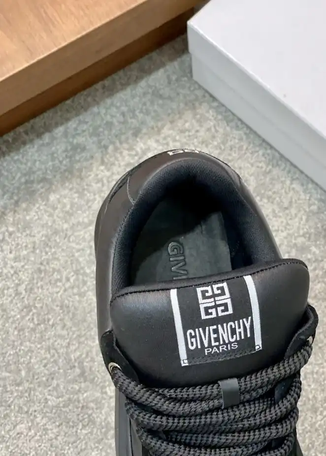 hype Givenchy Sneakers